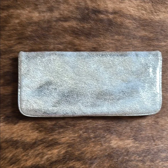 Tory Burch Silver Clutch with Iconic Logo - Picture 2 of 7